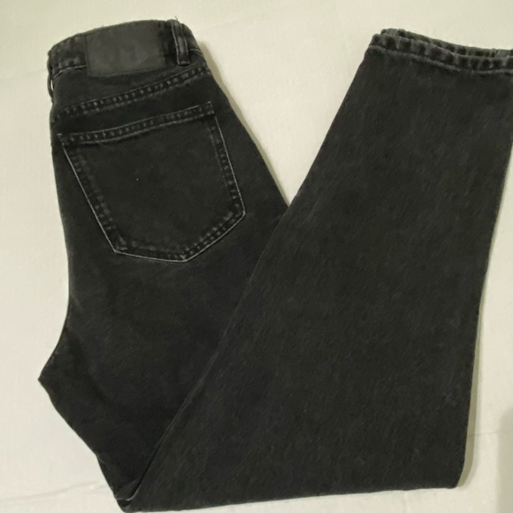 Zara Denim - ZARA “The 90’s Mom Fit” Black Jeans Size US 4